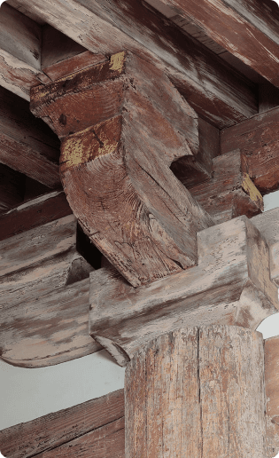 鎌倉時代の建築で造られている。