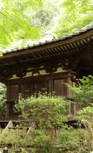 不退寺に現存する最古の建築物となる多宝塔。
